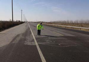 濱海新區民警深入查找在道路渠化、交通設施、交通標志等方面是否存在隱患？