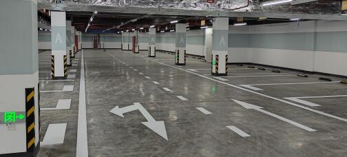 停車場劃線解析，高效利用空間，5300平米可容納多少停車位？