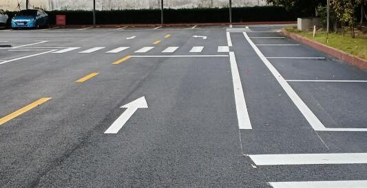 蘇州廠區(qū)劃線解讀,100個(gè)小車位需要多少桶油漆? 蘇州廠區(qū)劃線解讀,100個(gè)小車位需要多少桶油漆?